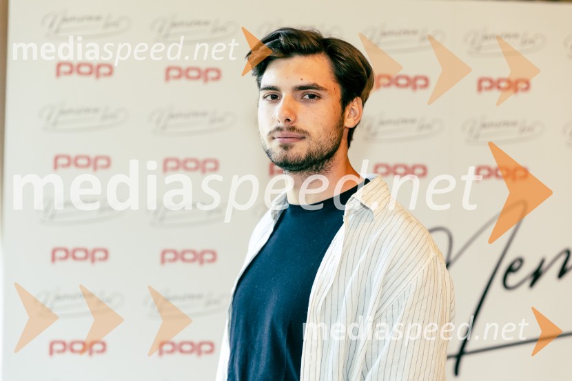  Svit Stefanija, igralecPredstavitev nove serije Nemirna kri