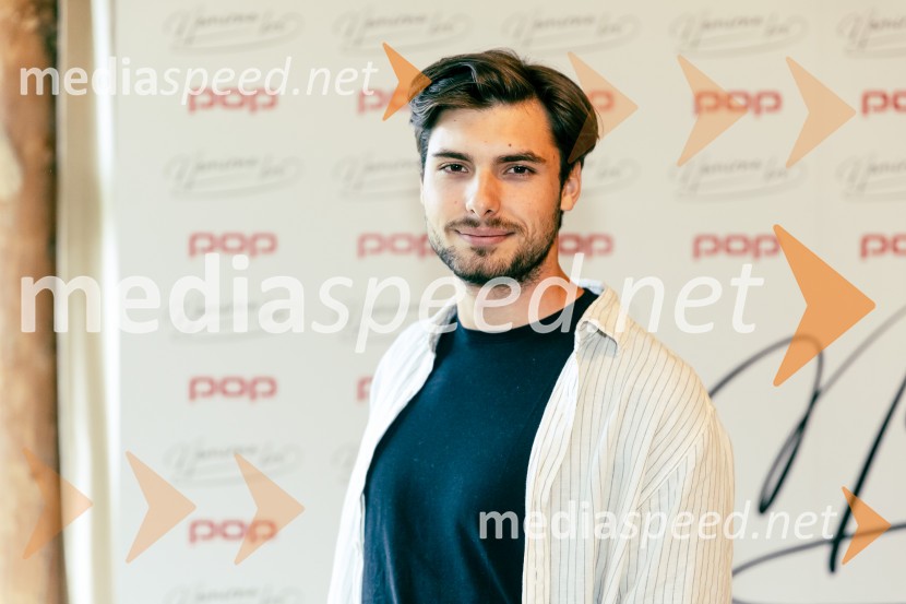  Svit Stefanija, igralecPredstavitev nove serije Nemirna kri