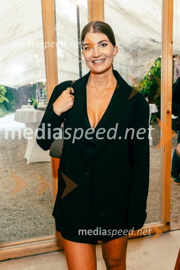  Petra Parovel, lastnica, Swy brand d.o.o.Predstavitev nove serije Nemirna kri