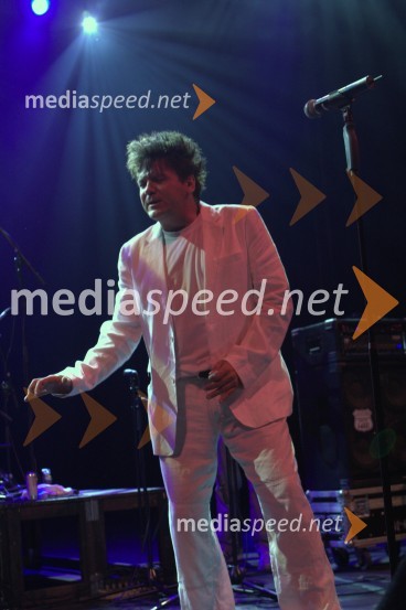 Dražen Žerić Žera, pevec skupine Crvena jabukaCrvena jabuka, koncert v Križankah