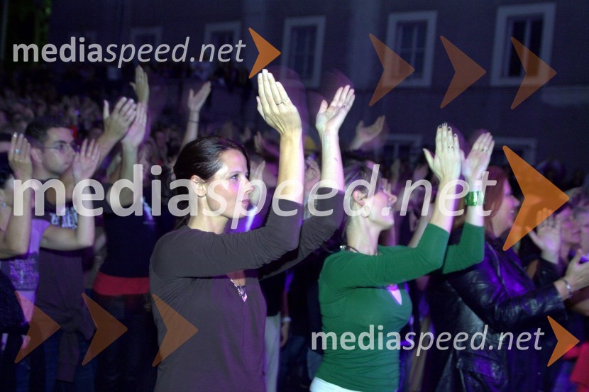 ObiskovalciCrvena jabuka, koncert v Križankah