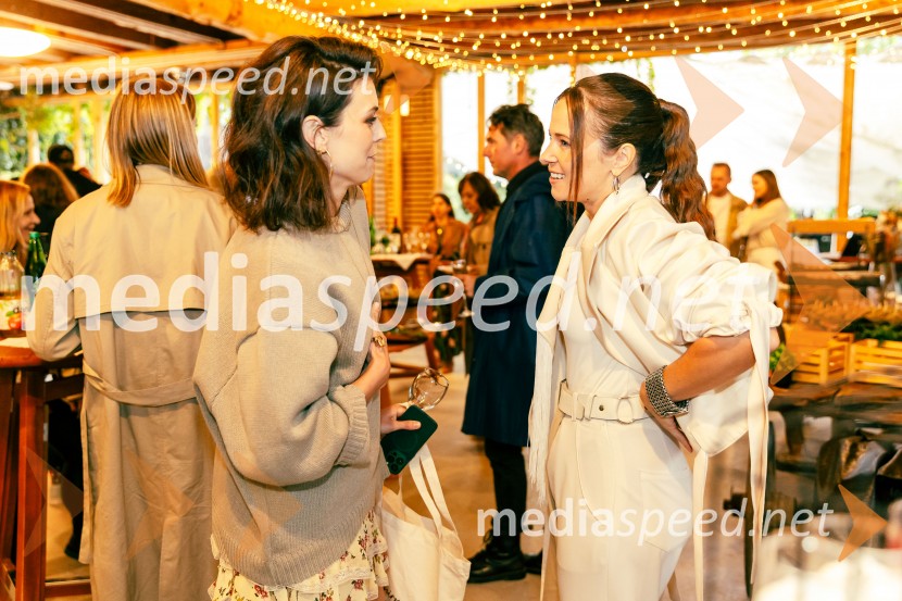  Nina Pušlar, pevka;  Lea Mihevc, igralkaPredstavitev nove serije Nemirna kri