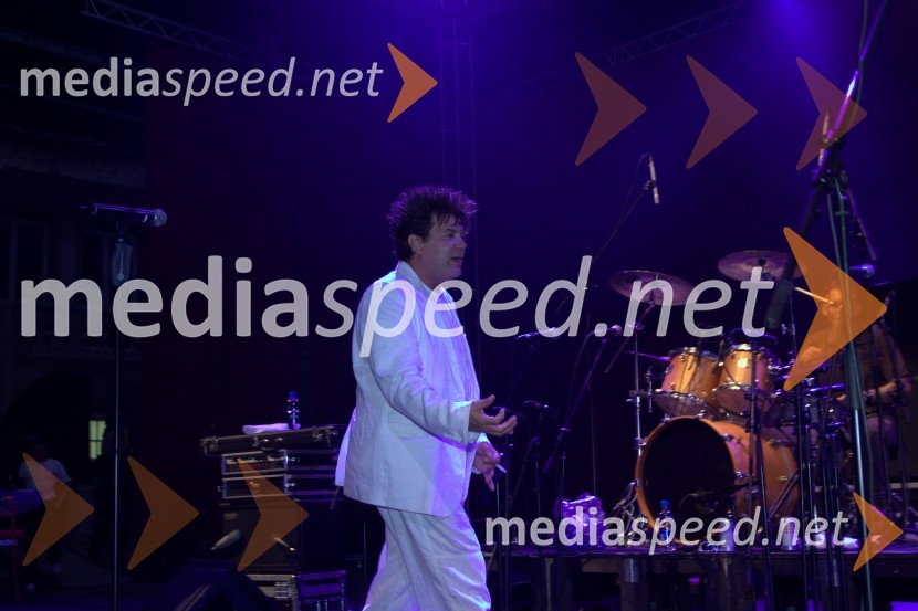 	Dražen Žerić Žera, pevec skupine Crvena jabukaCrvena jabuka, koncert v Križankah