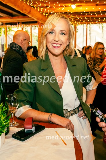  Ota Širca Roš, voditeljicaPredstavitev nove serije Nemirna kri