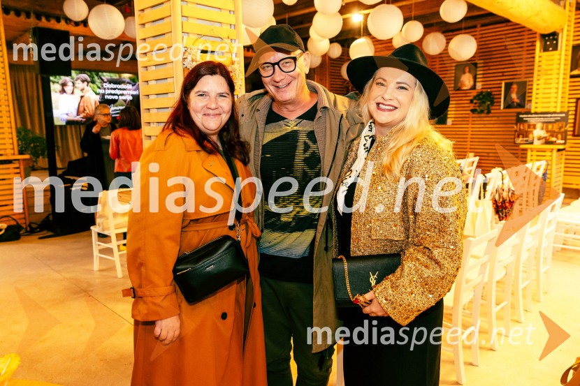  Teja Pelko, novinarka;  Uroš Smolej, igralec;  Danica Lovenjak, novinarka, voditeljicaPredstavitev nove serije Nemirna kri