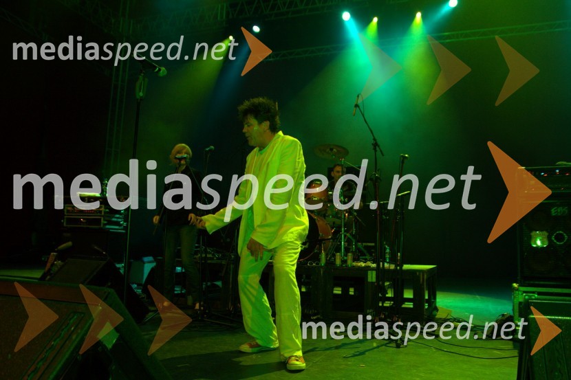 Dražen Žerić Žera, pevec skupine Crvena jabukaCrvena jabuka, koncert v Križankah