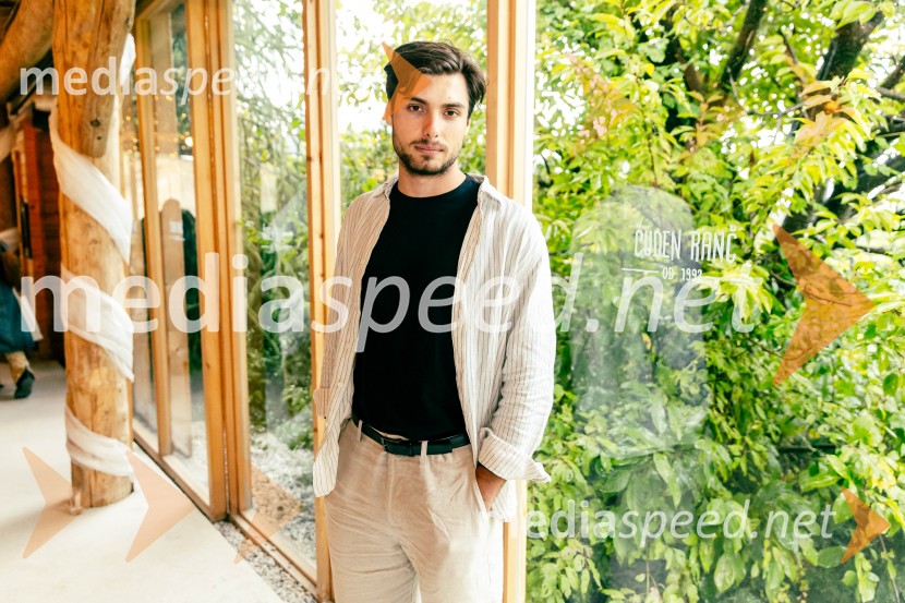  Svit Stefanija, igralecPredstavitev nove serije Nemirna kri