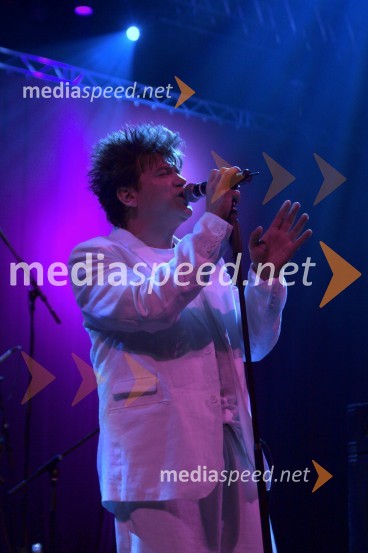 Dražen Žerić Žera, pevec skupine Crvena jabukaCrvena jabuka, koncert v Križankah