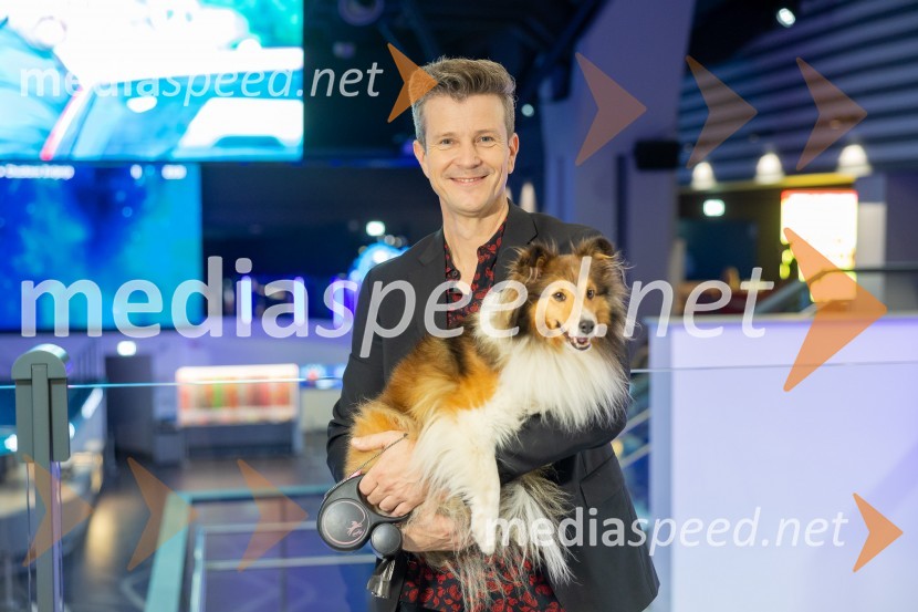  Boštjan Romih, televizijski in radijski voditeljBoštjan Romih prvič s svojo Pasjo komedijo, premiera