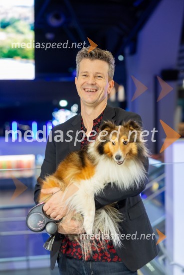  Boštjan Romih, televizijski in radijski voditeljBoštjan Romih prvič s svojo Pasjo komedijo, premiera