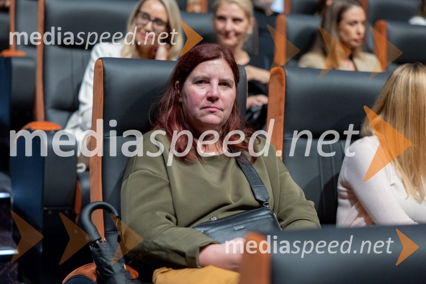  Nataša Pipan Nahtigal;  Teja Pelko, novinarkaBoštjan Romih prvič s svojo Pasjo komedijo, premiera