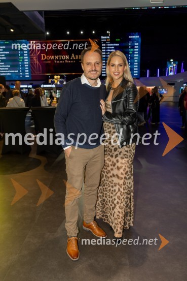  Blaž Švab, pevec, skupina Modrijani, voditelj;  Lara Medved, Planet tvBoštjan Romih prvič s svojo Pasjo komedijo, premiera