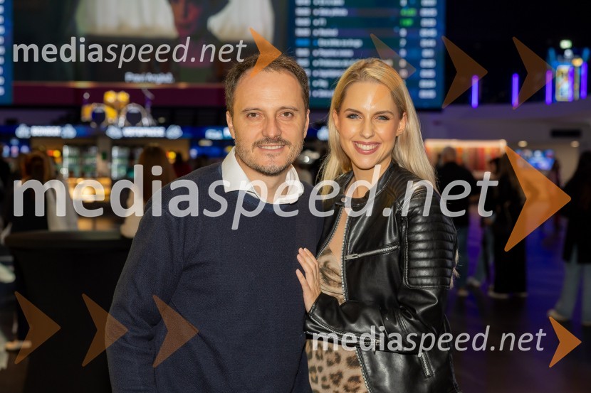  Blaž Švab, pevec, skupina Modrijani, voditelj;  Lara Medved, Planet tvBoštjan Romih prvič s svojo Pasjo komedijo, premiera