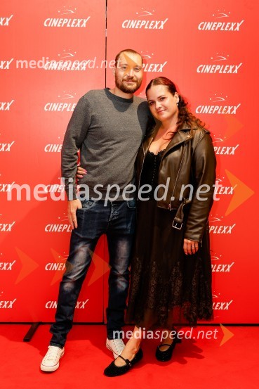  ... ;  Tara RiharEna bitka za drugo, premiera filma