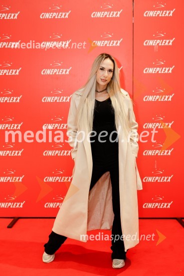  Riya Damyanti, pevka, tiktokerkaEna bitka za drugo, premiera filma