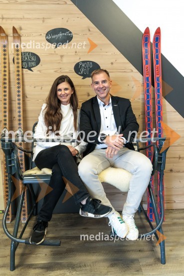  Melanja Korošec, podpredsednica SZS, podpredsednica skupine KJK Sports;  Leon Korošec, Direktor zimsko-športne divizije, Podpredsednik skupine ElanIngemar Stenmark in Bojan Križaj ob 80 letnici Elana