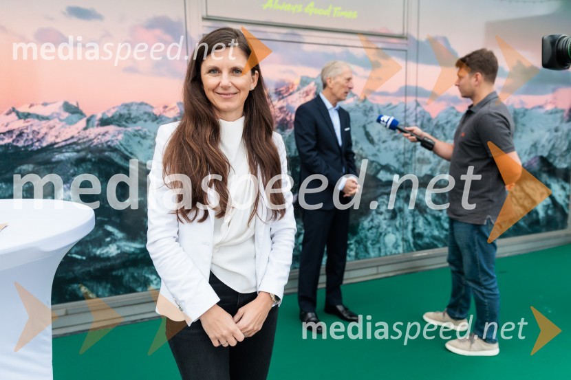  Melanja Korošec, podpredsednica SZS, podpredsednica skupine KJK SportsIngemar Stenmark in Bojan Križaj ob 80 letnici Elana