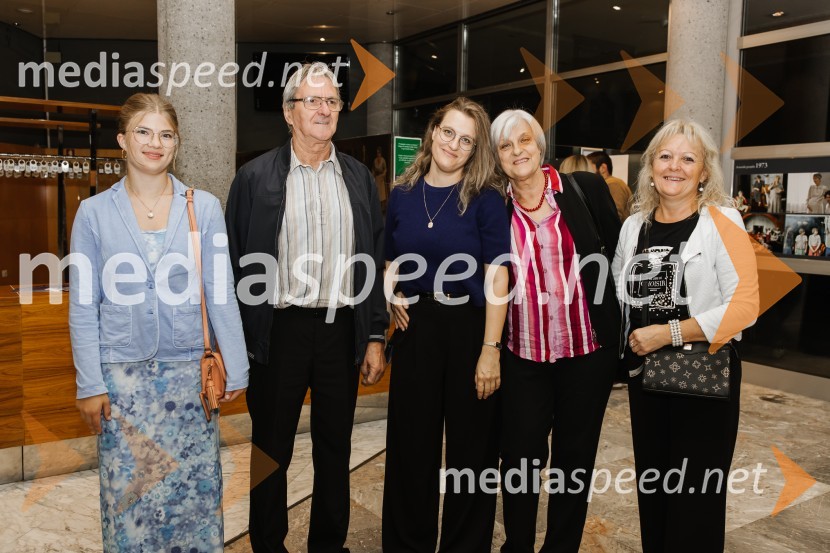  ... ;  ... ;  Tereza  Gregorič, dramaturginja in režiserka;  Carmen Leban, novinarka;  ... Usje se je dalu, premiera SNG Nova Gorica