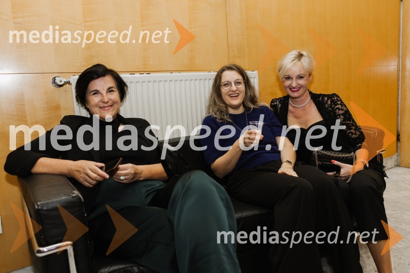  ... ;  Tereza  Gregorič, dramaturginja in režiserka;  ... Usje se je dalu, premiera SNG Nova Gorica