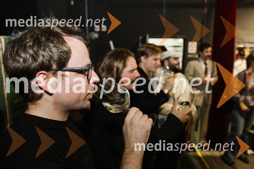  ... ;  Anže Šuštar, glasbenik;  ... ;  ... Usje se je dalu, premiera SNG Nova Gorica