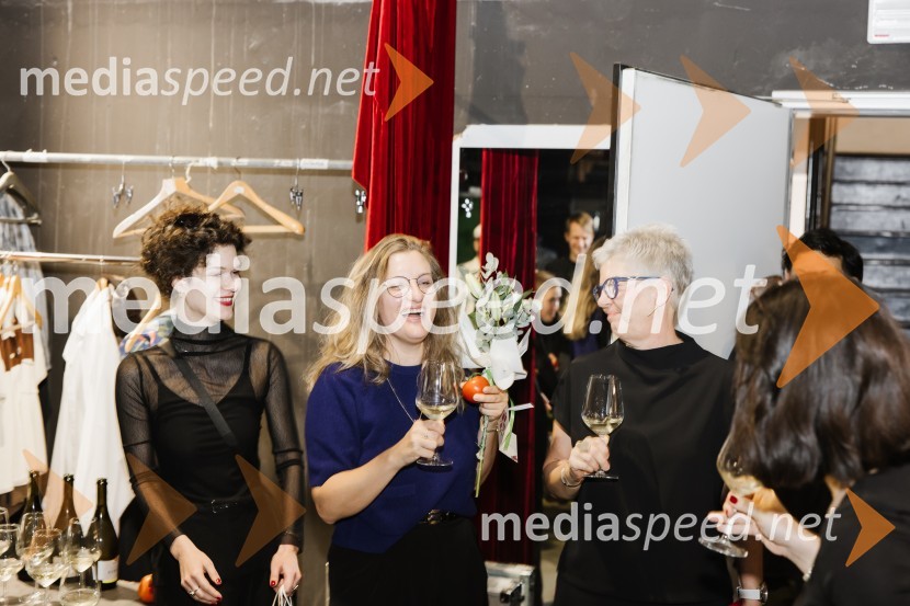  ... ;  Tereza  Gregorič, dramaturginja in režiserka;  ... Usje se je dalu, premiera SNG Nova Gorica