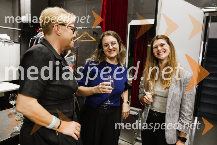  Tereza  Gregorič, dramaturginja in režiserka;  ... Usje se je dalu, premiera SNG Nova Gorica