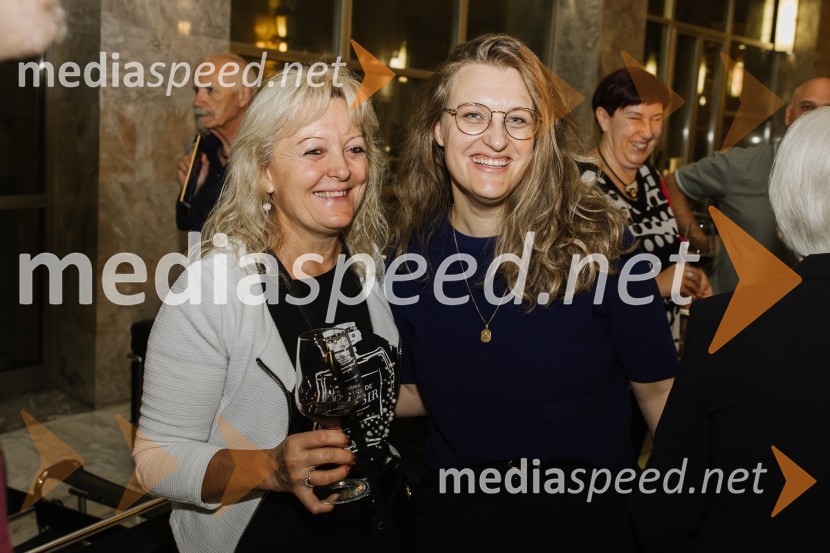  ... ;  Tereza  Gregorič, dramaturginja in režiserkaUsje se je dalu, premiera SNG Nova Gorica