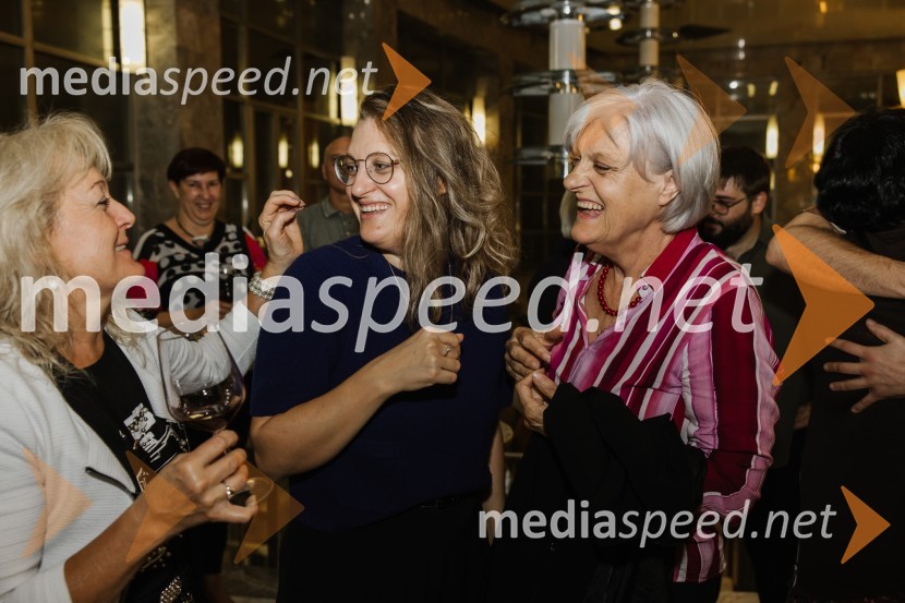  Tereza  Gregorič, dramaturginja in režiserka;  ... Usje se je dalu, premiera SNG Nova Gorica