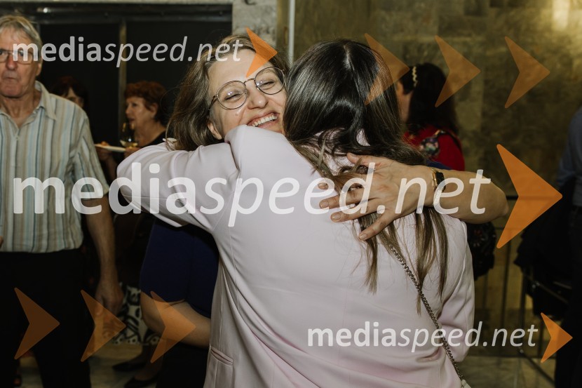  Tereza  Gregorič, dramaturginja in režiserkaUsje se je dalu, premiera SNG Nova Gorica