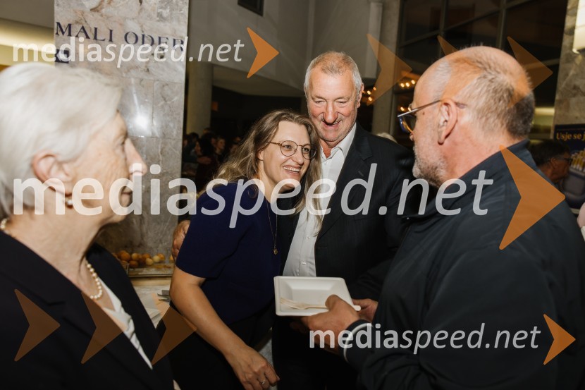  Tereza  Gregorič, dramaturginja in režiserka;  ... Usje se je dalu, premiera SNG Nova Gorica