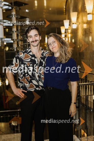  Borut Petrović;  Tereza  Gregorič, dramaturginja in režiserkaUsje se je dalu, premiera SNG Nova Gorica