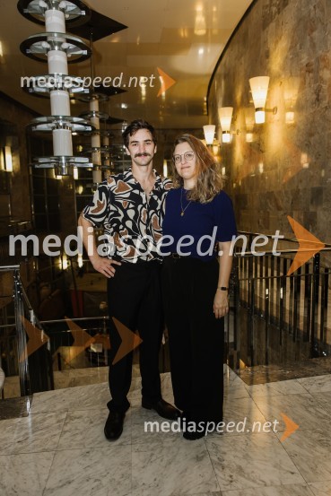  Borut Petrović;  Tereza  Gregorič, dramaturginja in režiserkaUsje se je dalu, premiera SNG Nova Gorica