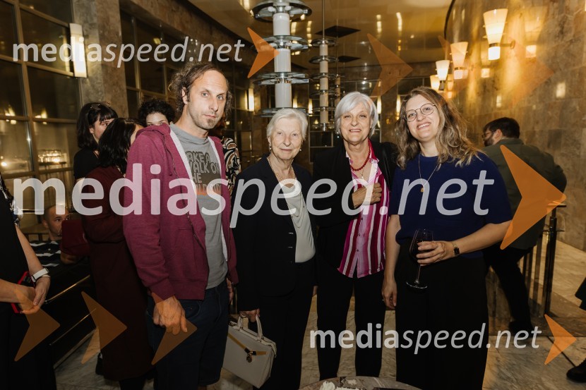  ... ;  ... ;  ... ;  Tereza  Gregorič, dramaturginja in režiserkaUsje se je dalu, premiera SNG Nova Gorica