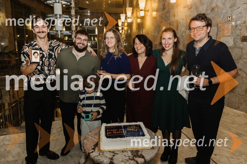  Borut Petrović;  Jakob Šfiligoj, igralec;  Tereza  Gregorič, dramaturginja in režiserka;  Marjuta  Slamič, igralka;  Patrizia  Jurinčič Finžgar, igralka;  Anže Vrabec, avtor glasbenih priredb in korepetitorUsje se je dalu, premiera SNG Nova Gorica