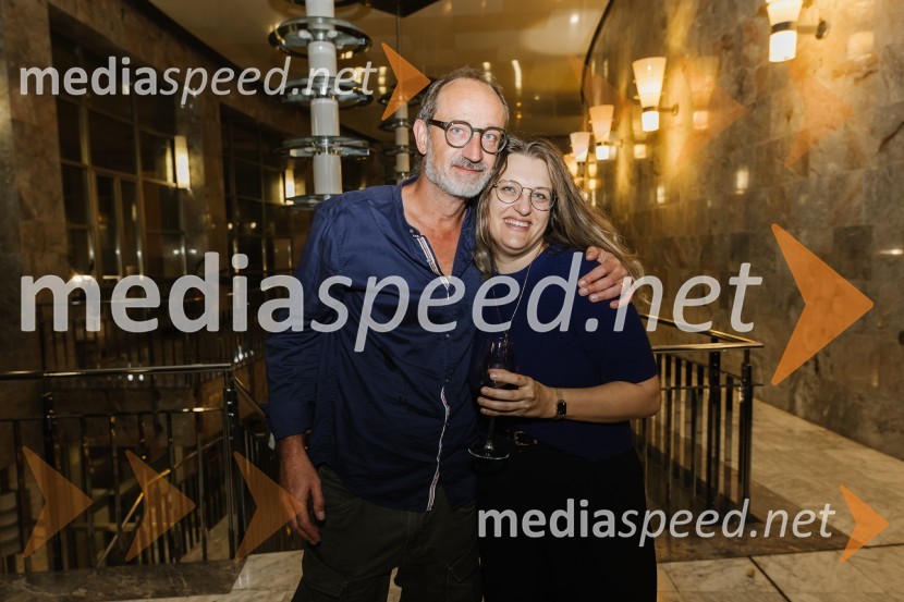  Blaž Valič, igralec;  Tereza  Gregorič, dramaturginja in režiserkaUsje se je dalu, premiera SNG Nova Gorica