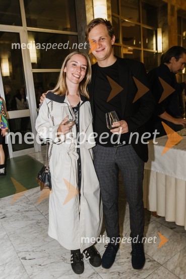  Ula Talija Pollak, dramaturginja;  Jure Srdinšek, režiserUsje se je dalu, premiera SNG Nova Gorica