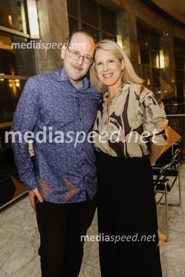  ... ;  Metka Sulič, vodja odnosov z javnostjo, SNG Nova GoricaUsje se je dalu, premiera SNG Nova Gorica