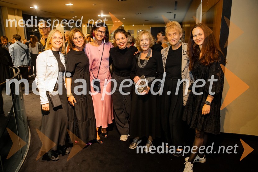  ... ;  ... ;  Simona  Belle, služba za stike z javnostmi MGL;  ... ;  Milena  Zupančič, igralka;  ... ;  ... Premiera drame Osvajalec in podelitev Dnevnikove nagrade Jani Zupančič