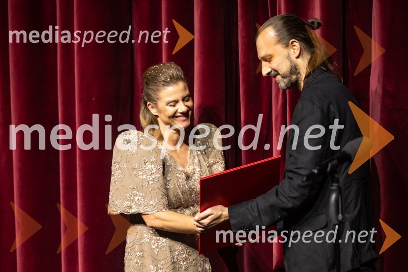  Milena  Zupančič, igralka;  ... Premiera drame Osvajalec in podelitev Dnevnikove nagrade Jani Zupančič