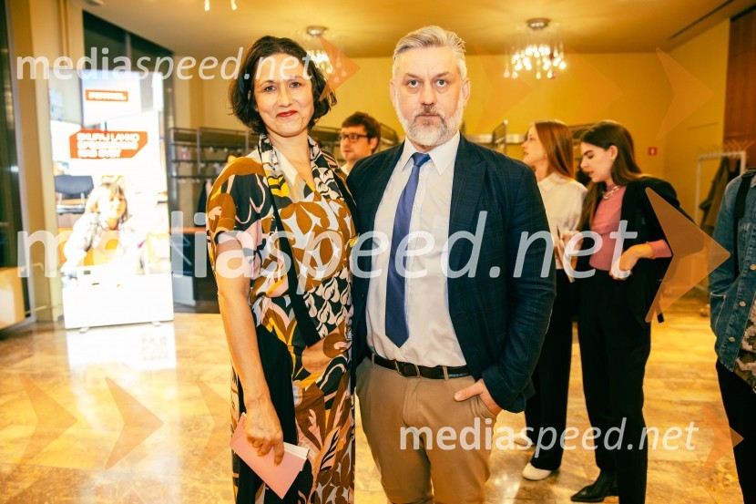  Barbara Zemljič, režiserka;  Klemen Dvornik, filmski in televizijski režiser ter predsednik NS DSRPremiera drame Osvajalec in podelitev Dnevnikove nagrade Jani Zupančič