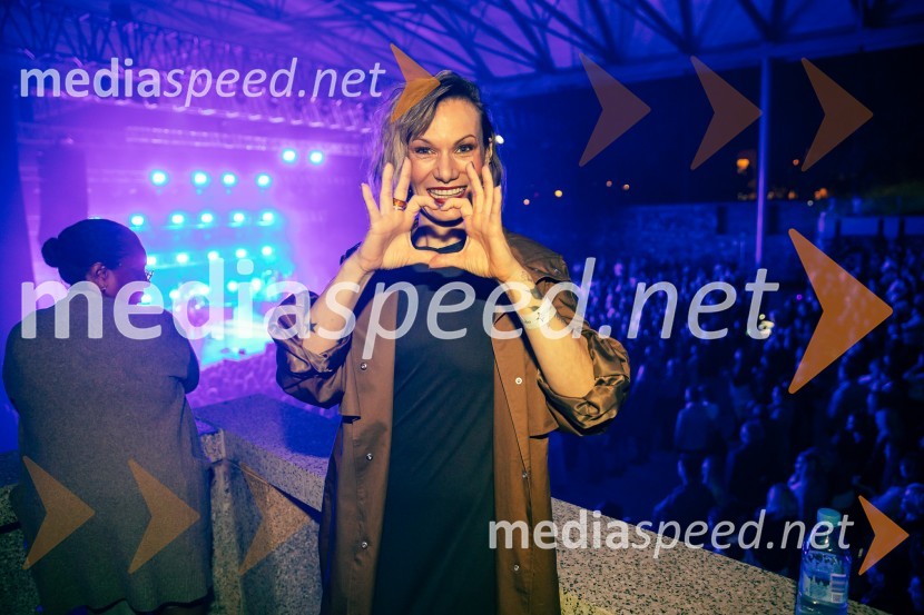  Ana Raščan, voditeljica in novinarkaŽan Serčič - 15 let navdiha