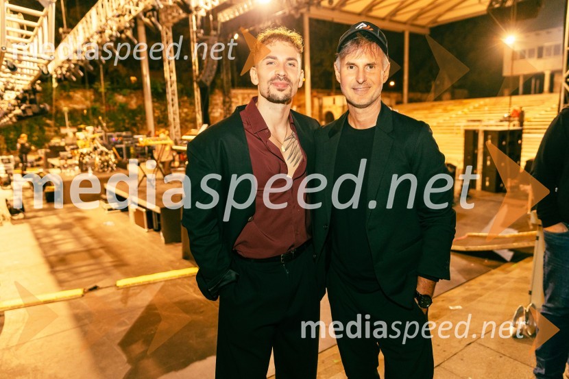  Žan Serčič, glasbenik;  Rok  Lunaček, pisec besedil, aranžer in pevecŽan Serčič - 15 let navdiha