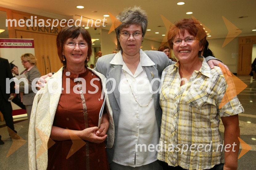 Milena Sajko, mag. Mirjana Ivanuša-Bezjak, ravnateljica VSŠ Academia in Stanka Ornik15. obletnica poslovnega sistema Academia in svečana podelitev diplom Višje strokovne šole Academia
