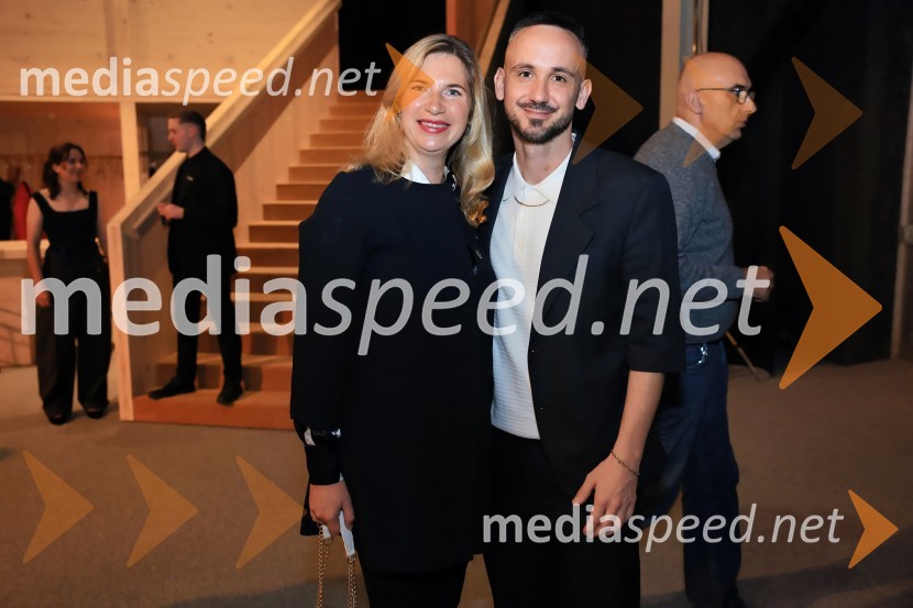  Barbara Čepirlo Čičigoj, odnosi z javnostjo Opera in Balet Ljubljana;  Jernej Pristov, vodja službe za odnose z javnostmi SNG Drama LjubljanaOsvoboditev Skopja, premiera v SNG Drama Ljubljana