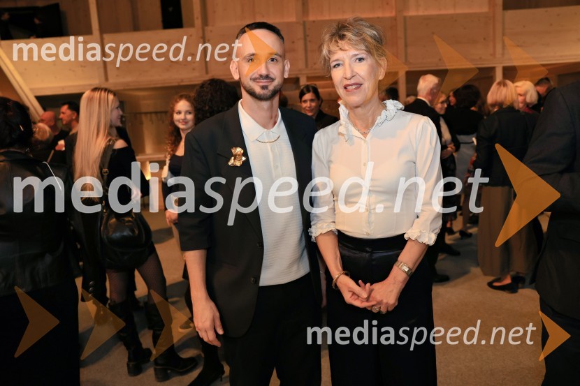  Jernej Pristov, vodja službe za odnose z javnostmi SNG Drama Ljubljana;  Vesna Jurca Tadel, nekdanja ravnateljica SNG Drama LjubljanaOsvoboditev Skopja, premiera v SNG Drama Ljubljana