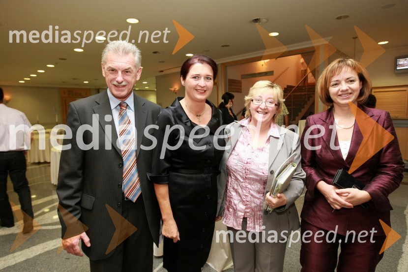 Miran Lampret, direktor Lampret Consulting, mag. Majda Kralj, direktorica Academia Maribor, Zdenka Steblovnik, predsednica Skupnosti višjih strokovnih šol in ravnateljica Lesarske višje šole Maribor ter Breda Perčič, ravnateljica VSŠ Abitura15. obletnica poslovnega sistema Academia in svečana podelitev diplom Višje strokovne šole Academia