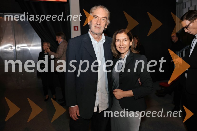  Jonas Žnidaršič, igralec;  Alenka Arko, glavna urednica in voditeljica oddaje PreverjenoOsvoboditev Skopja, premiera v SNG Drama Ljubljana