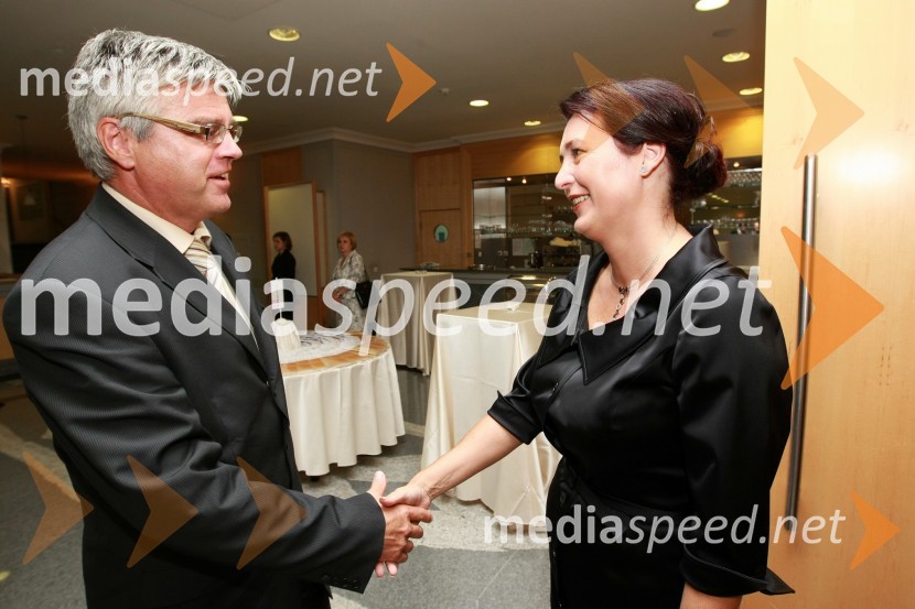 Mag. Samo Hribar Milič, generalni direktor GZS in mag. Majda Kralj, direktorica poslovnega sistema Academia15. obletnica poslovnega sistema Academia in svečana podelitev diplom Višje strokovne šole Academia