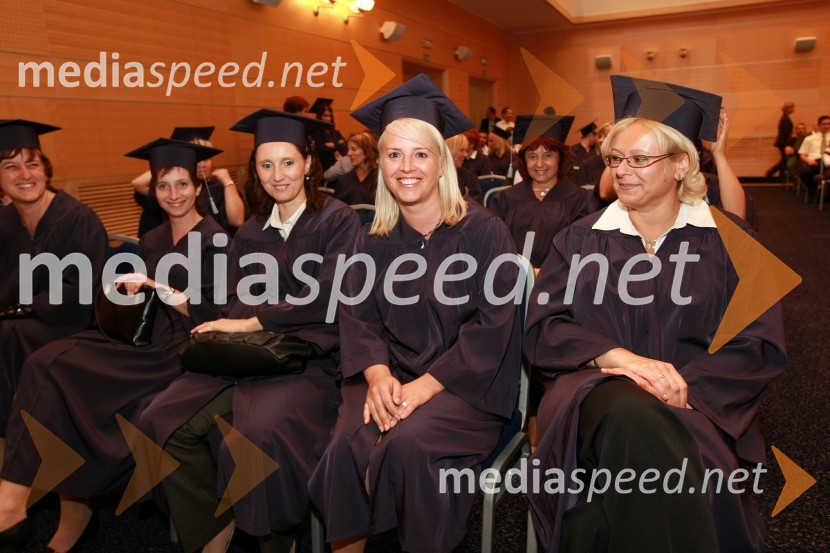 Diplomanti VSŠ Academia15. obletnica poslovnega sistema Academia in svečana podelitev diplom Višje strokovne šole Academia