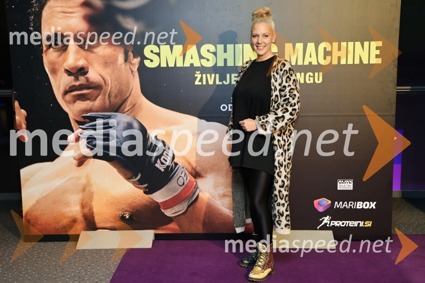  Mateja Naberšnik, maskerkaSmashing Machine, ekskluzivna premiera v Mariboxu
